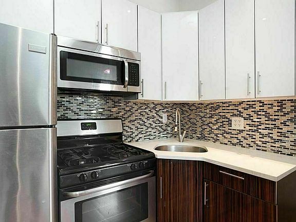 3rd image of 164 Throop Ave #1AA