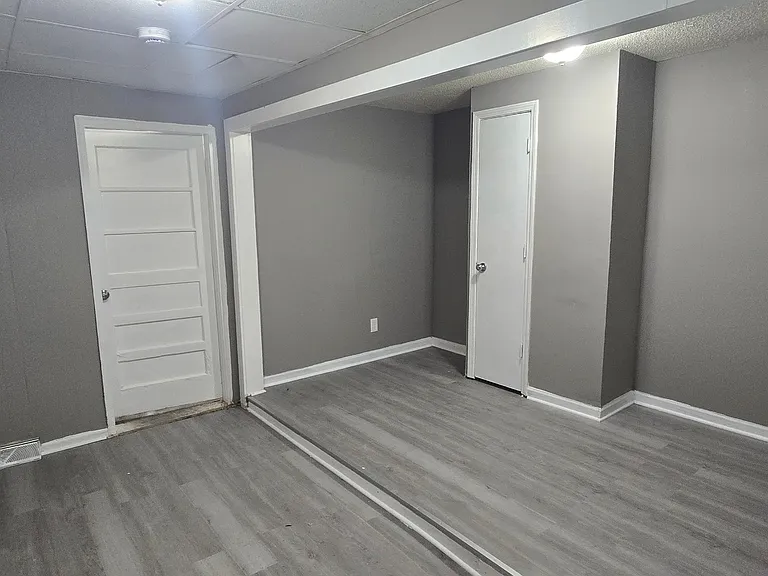 2201 Lister Ave — Photo 6