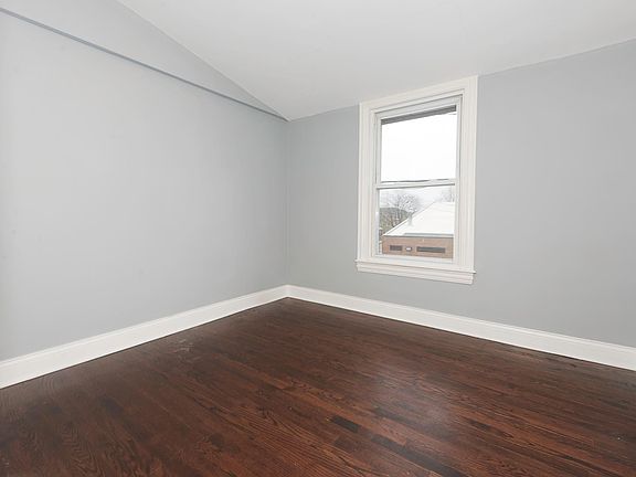 4th image of 3139 N Oconto Ave #2
