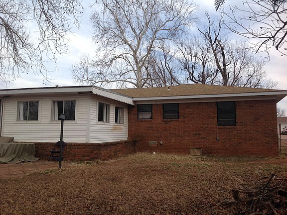 3rd image of 2501 Gloria Pl