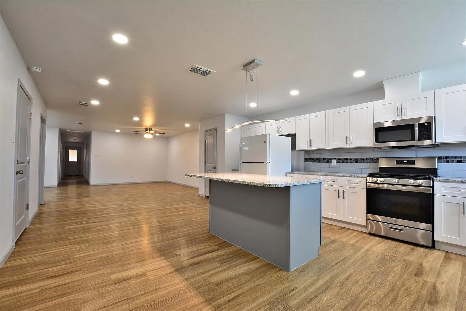1209 N Essex Ave - 1 — Photo 4