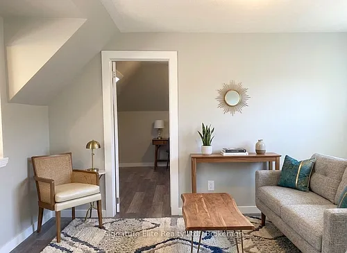 193 Wentworth St N #3 Photo 1