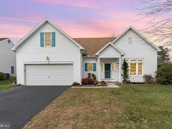 911 Magnolia Dr, Enola, PA 17025
