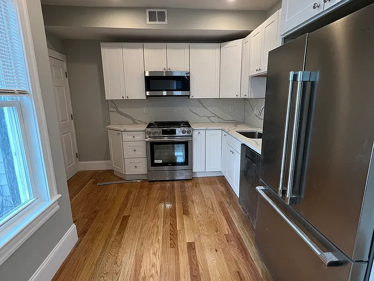 73 Pearl St #2 — Photo 10