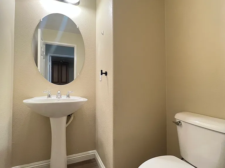 15907 Fountain Ln — Photo 10