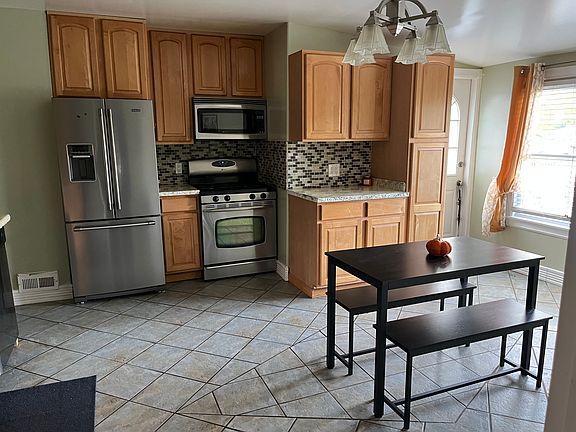 4th image of 764 S 1st St