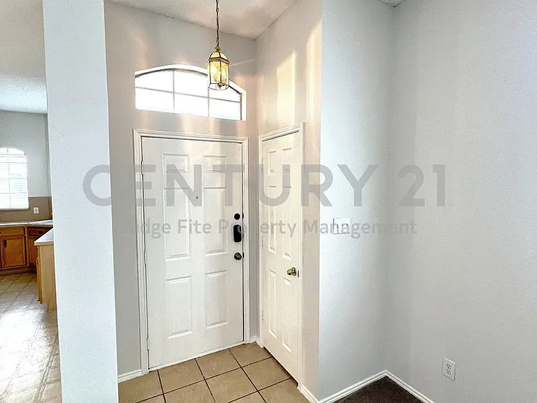 112 Walnut Ln — Photo 2