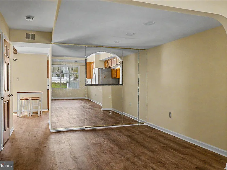 2282 Suzann Dr — Photo 7