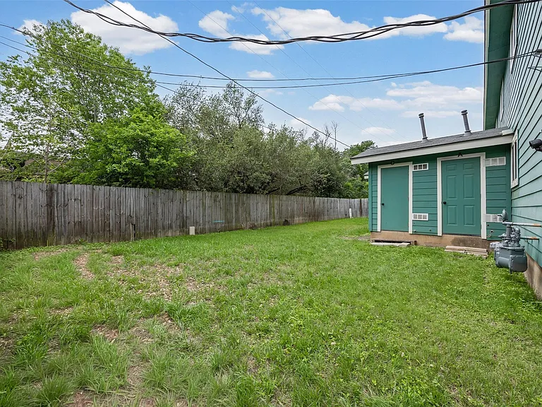 2615 Ektom Dr #C — Photo 18