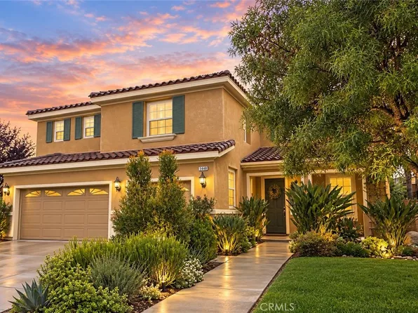 1448 Moonlight Dr, Beaumont, CA 92223