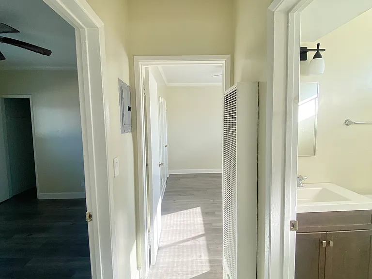 1905 S Oxford Ave #14 — Photo 5