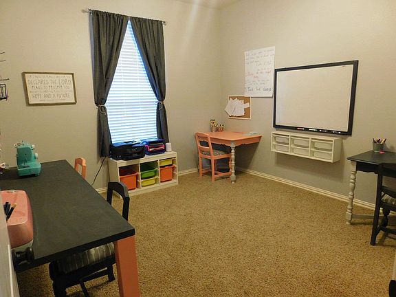 Playroom/office/craft room 
