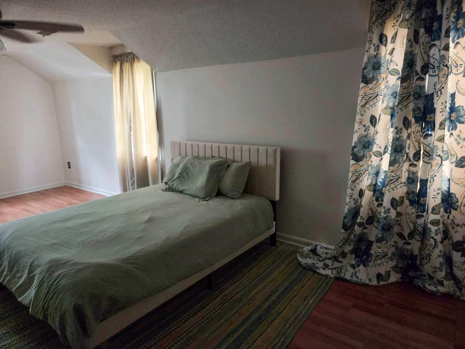 2 bed, 2.0 bath, 2200 sqft, $866 — Photo 3