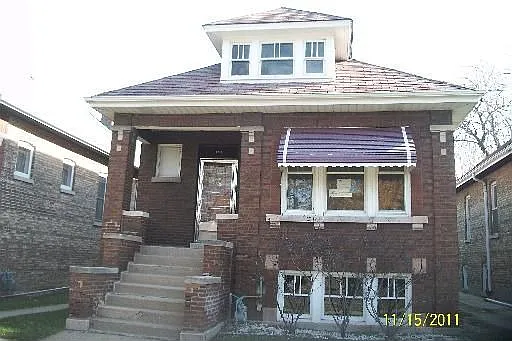 2227 S Lombard Ave photo 1