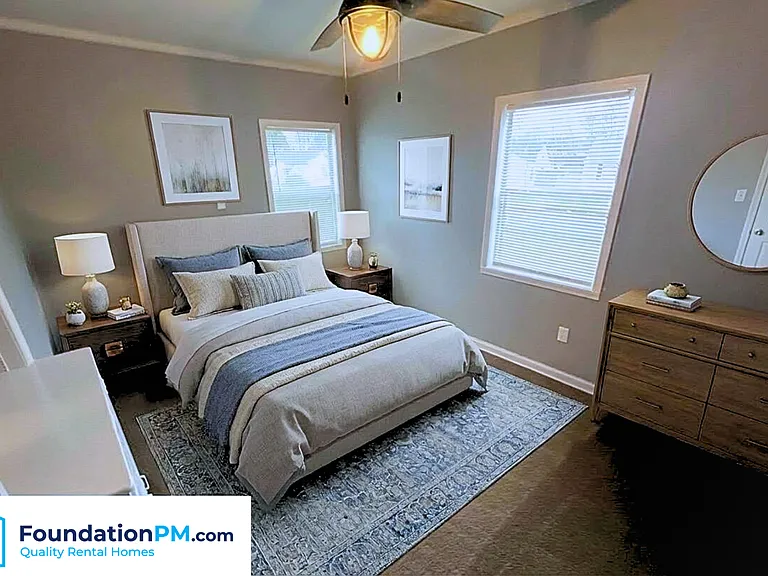 2412 Gentry Ave — Photo 12