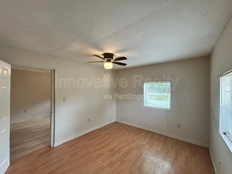 517 E 5th St #B — Photo 8