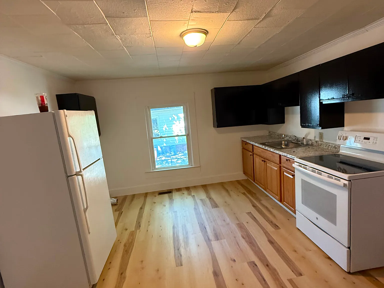 2 bed, 800 sqft, $1,000 — Photo 3