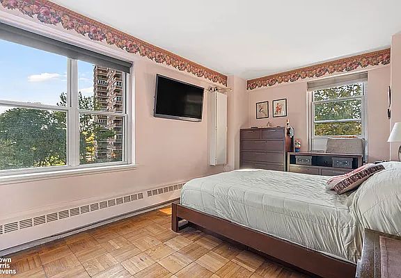 4th image of 572 Grand St APT G401