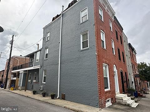 2nd image of 1921 E Lombard St