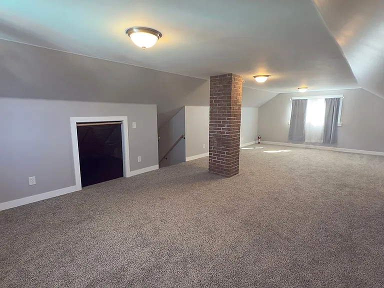 627 W Marine Dr — Photo 22