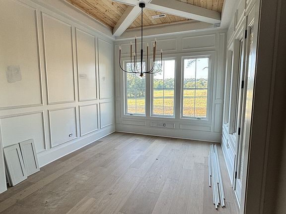 5th image of 425 Burgess Rd