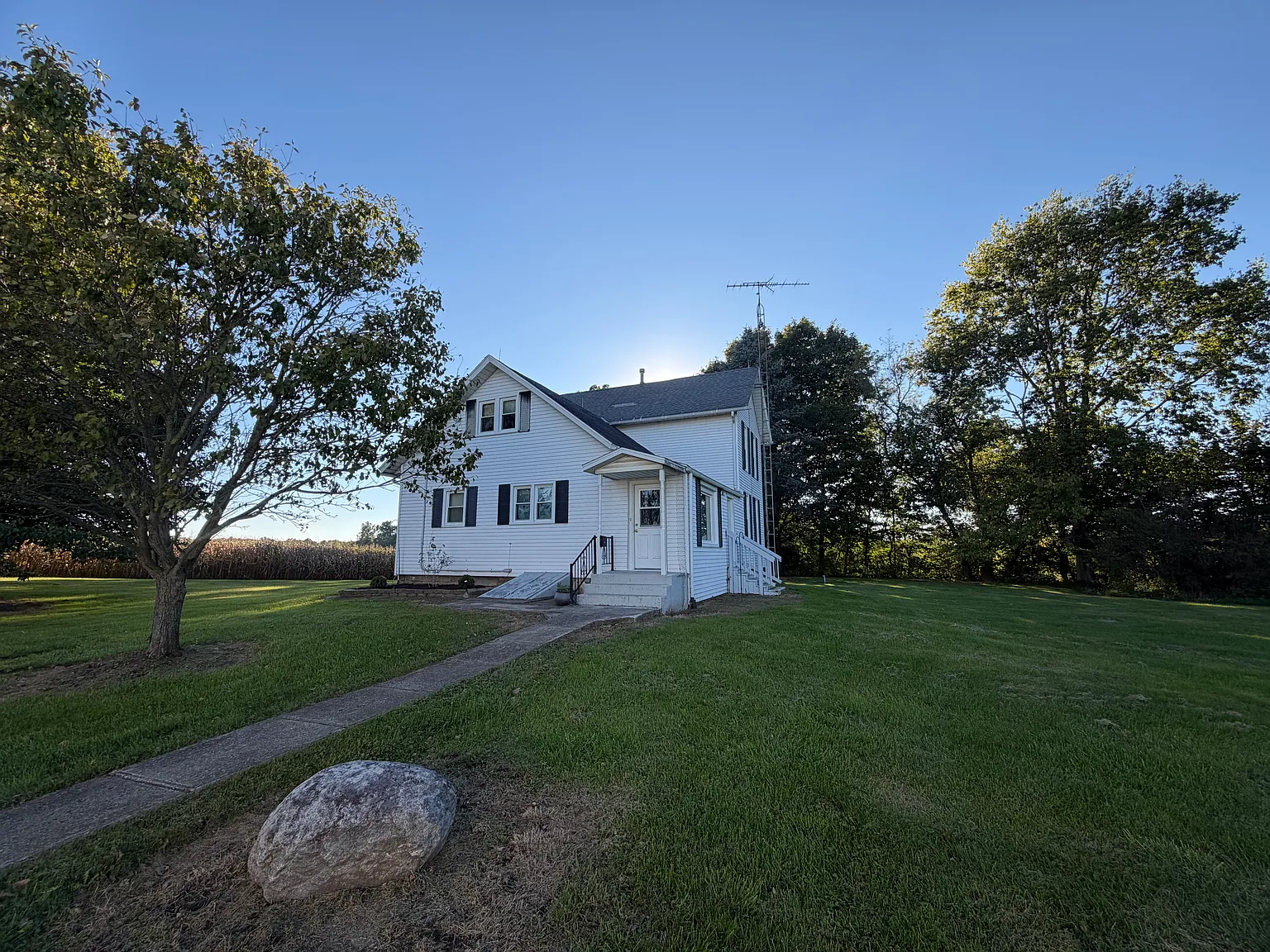 3 bed, 1900 sqft, $1,800 — Photo 4