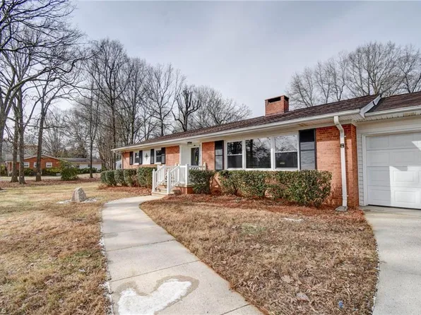 1825 Shamrock Dr, Burlington, NC 27215