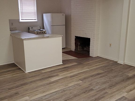 5th image of 125 W Burke St APT 10