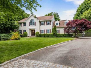 1 Daisy Ct, Northport, NY 11768