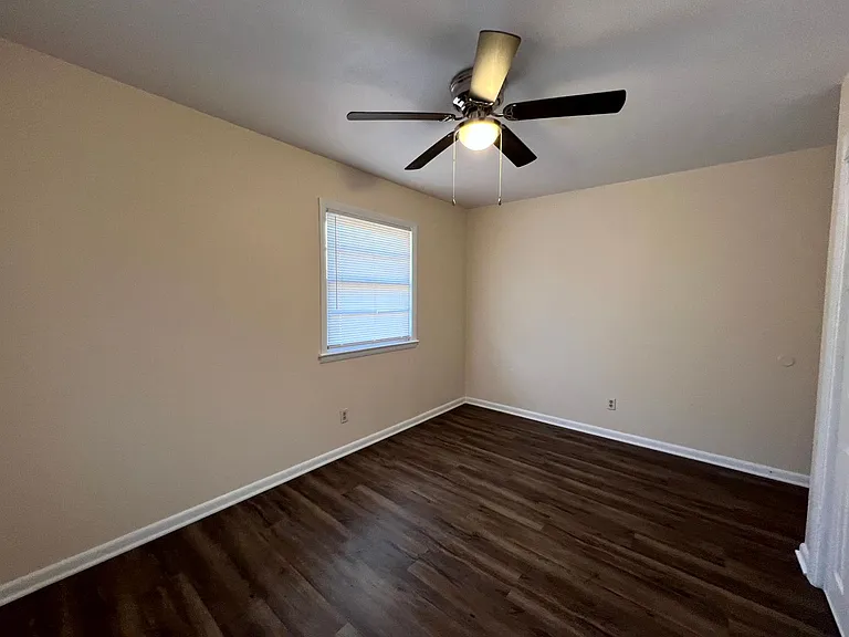 944 Lark Dr — Photo 13