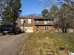 618 Oak Dr, Radcliff, KY 40160