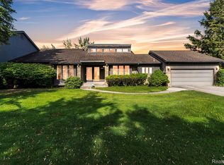5520 Ridgewood, West Bloomfield, MI 48322