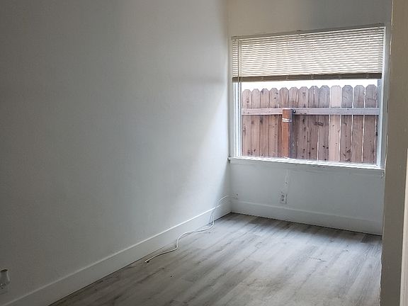 5th image of 215 E 67th St