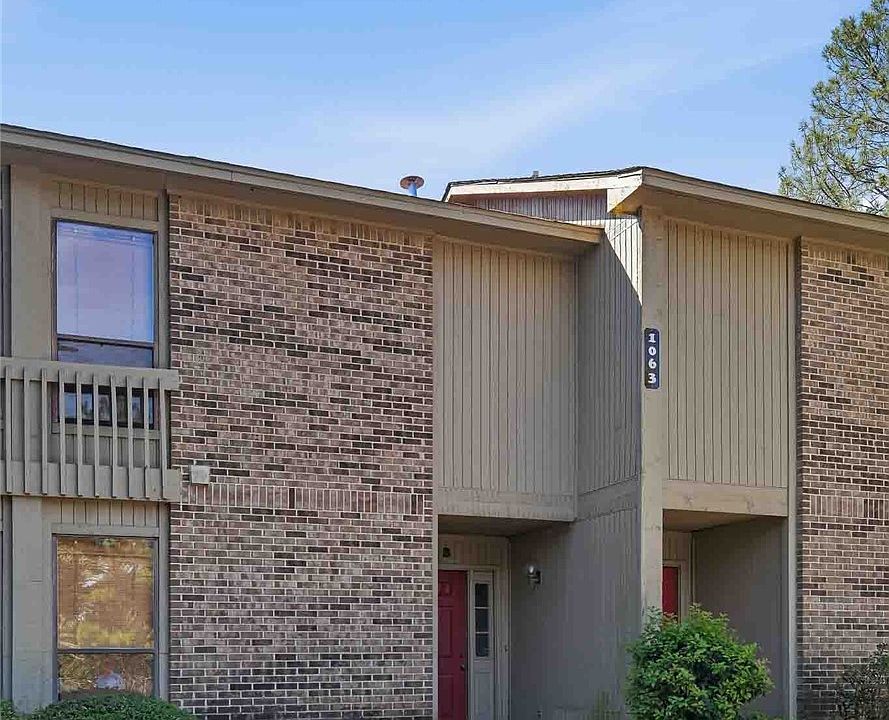 1st image of 1063 Stonegate Dr APT B
