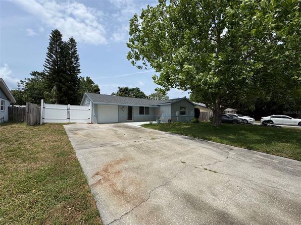 8399 78th Ave N, Seminole, FL 33777