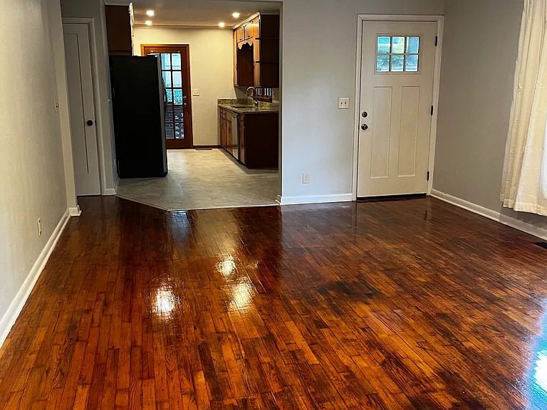 826 E Lakeside Dr — Photo 6