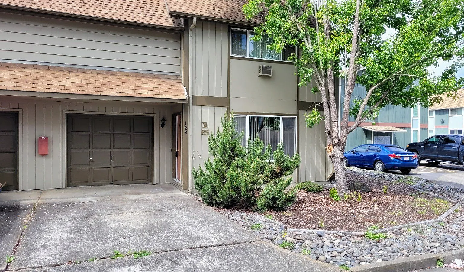 3 bed, 1.5 bath, 1200 sqft, $1,650 — Photo 2