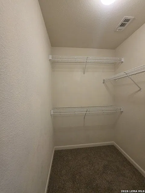 5 bed, 2.5 bath, 2600 sqft, $2,025 — Photo 4