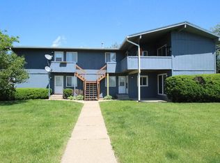 511 Parkview Dr APT 2B, Eldridge, IA 52748