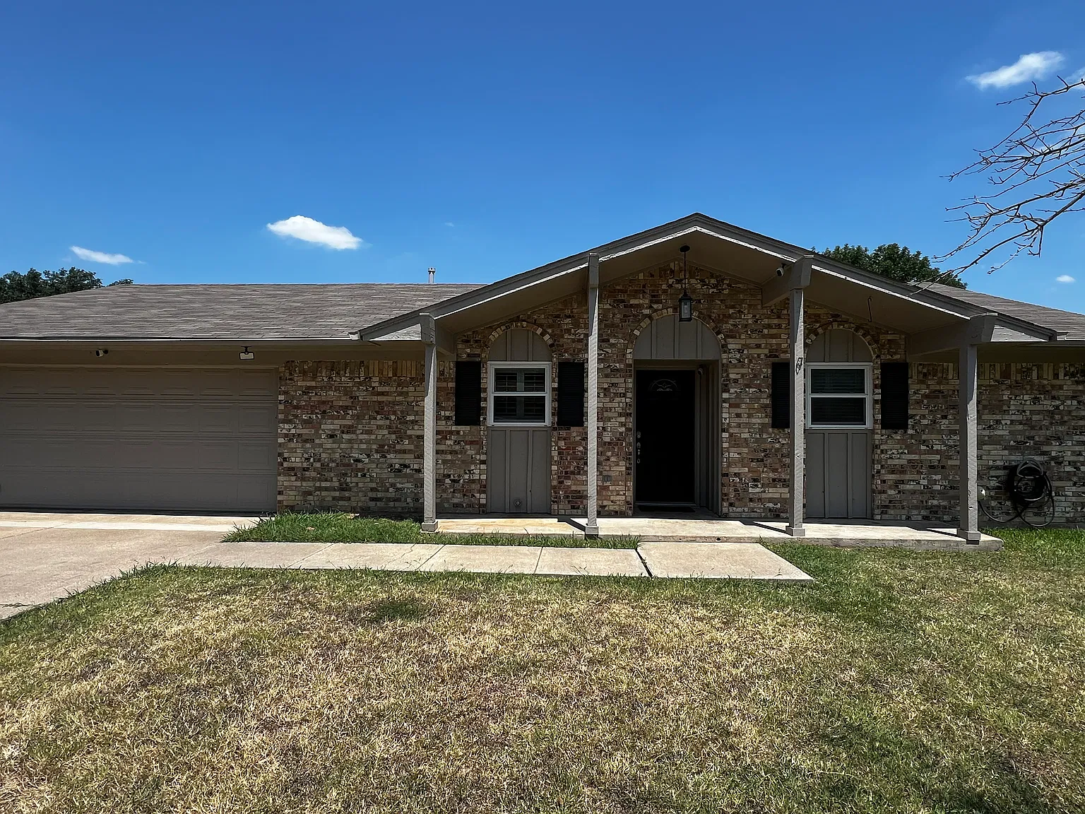 3 bed, 1383 sqft, $2,300 — Photo 1