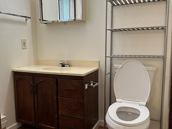 5th image of 203 W Bonge Ave #1