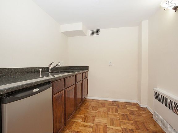4th image of 315 E 69th St APT 1E