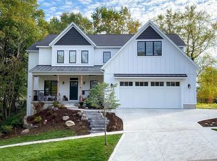 544 Slayton Ave, Grand Haven, MI