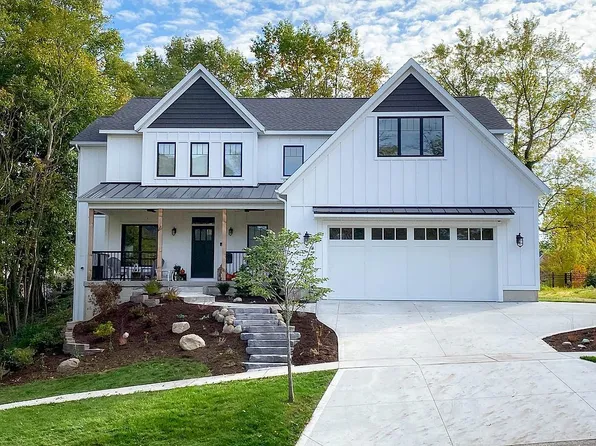 544 Slayton Ave, Grand Haven, MI 49417