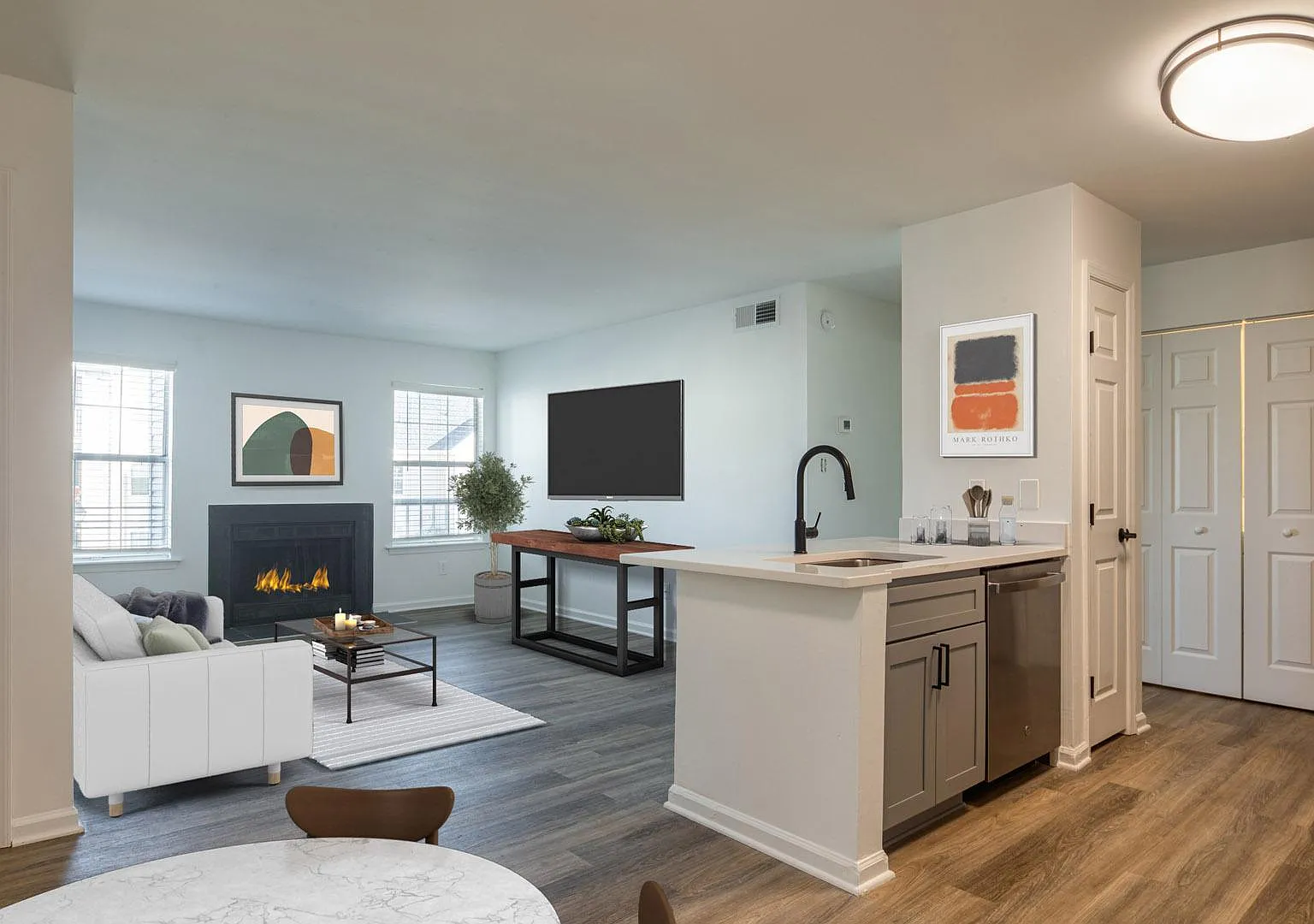 Latitudes Apartments — Photo 2
