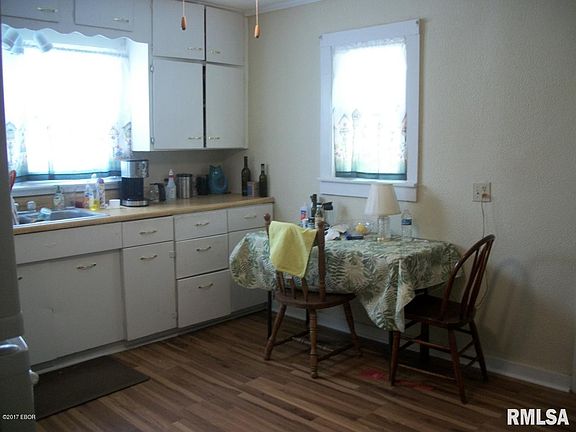 5th image of 912 Elder St