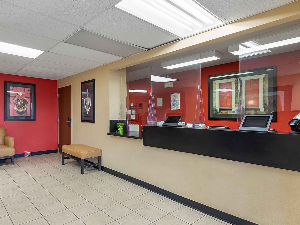 Lobby and Guest Check-in