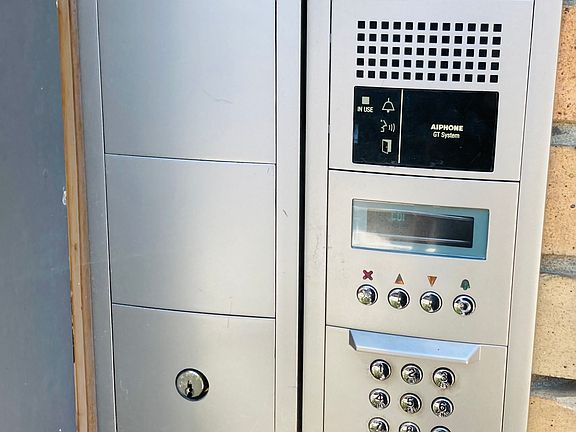 Modern Intercom System for Secure Guest Access