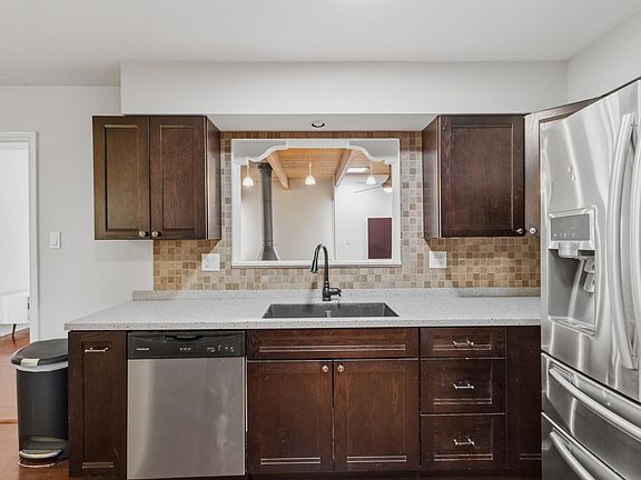 5th image of 606 Grace St NE