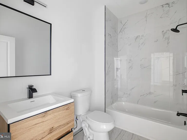 613 N Brooklyn St #10 — Photo 10